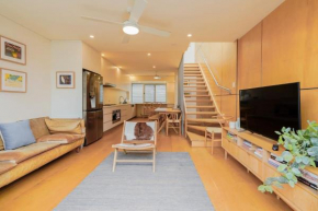 Victorian City-Fringe 3lvl Home @Carlton Lifestyle